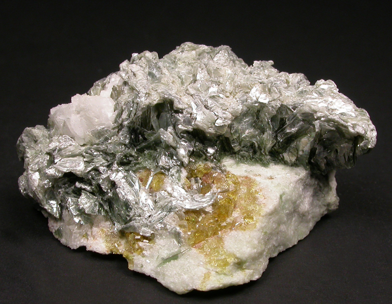 Fluorapophyllite-(K) & Clinochlore