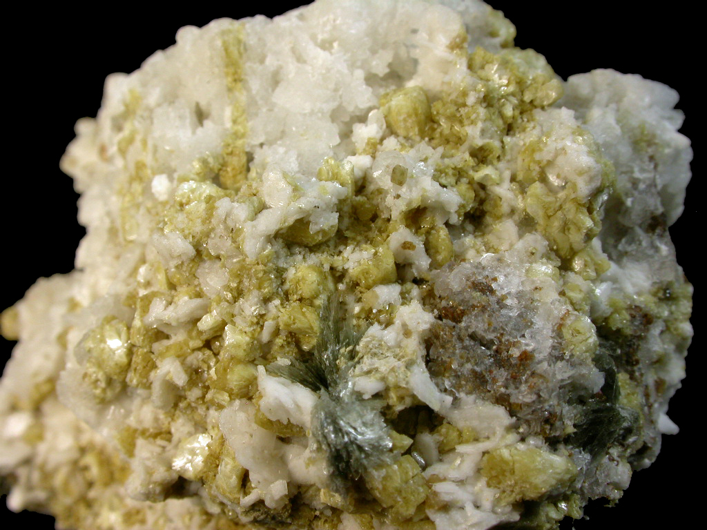 Synchysite-(Ce) Chabazite-Na & Gobbinsite