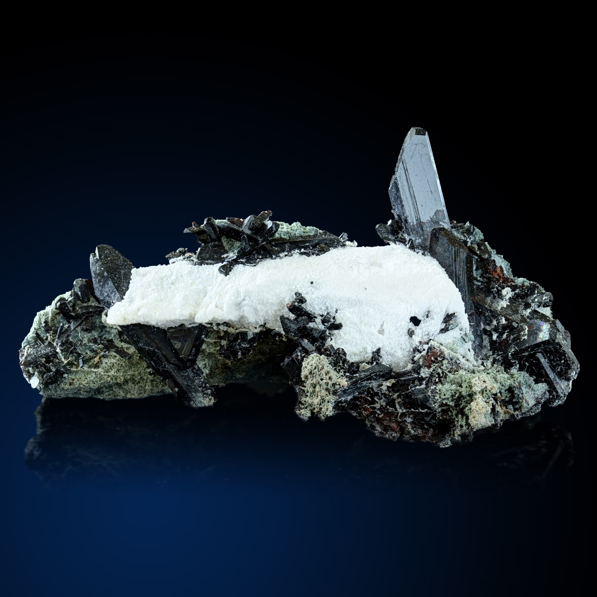 Neptunite & Natrolite