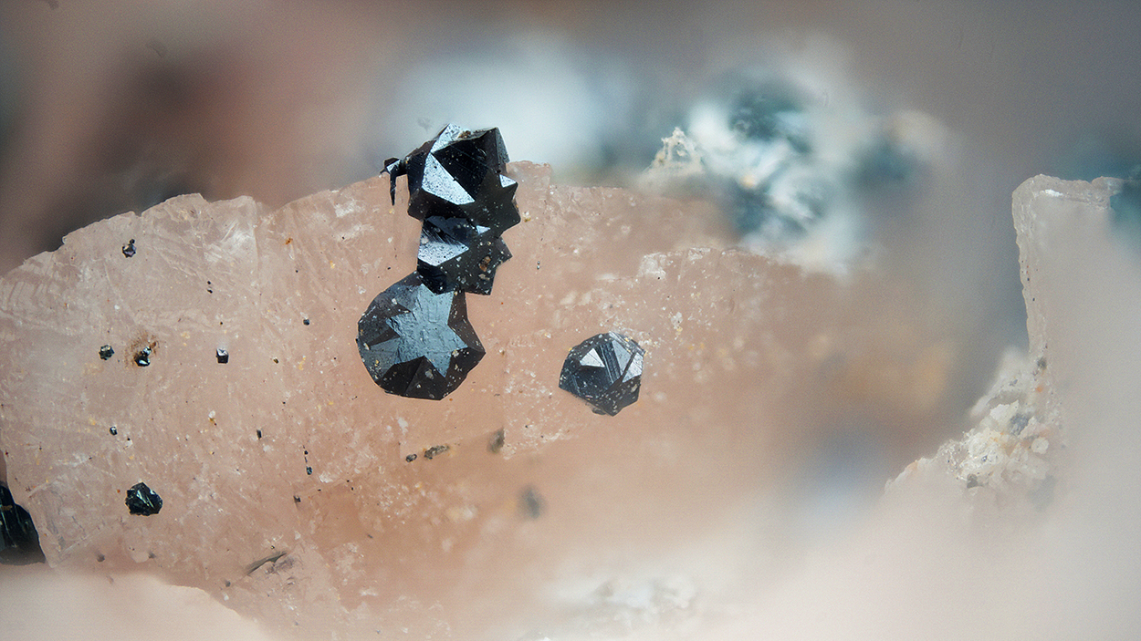 Hematite Baryte Saponite