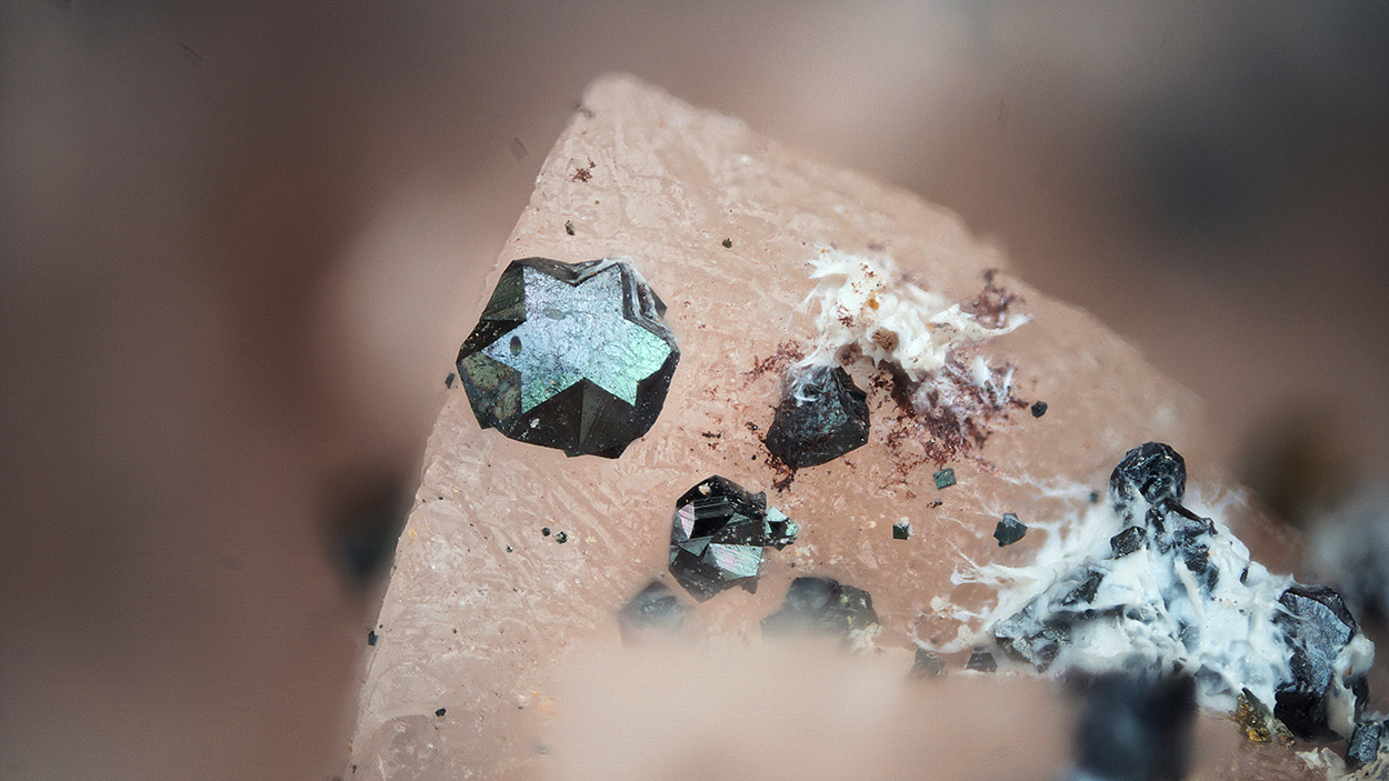 Hematite Baryte Saponite