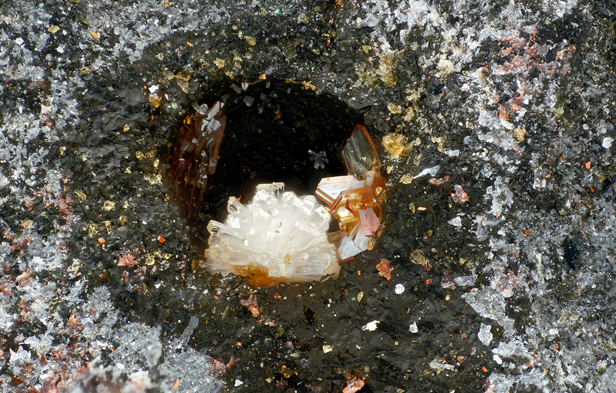 Georgiadèsite & Nealite