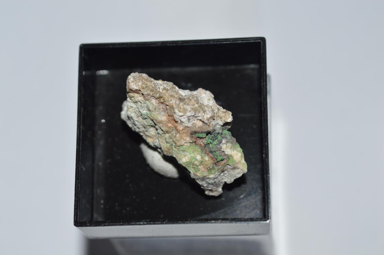 Chenevixite