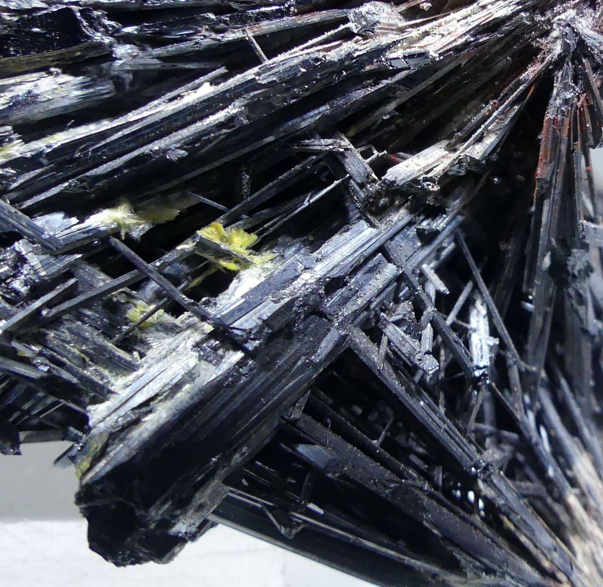 Klebelsbergite On Stibnite & Cervantite & Stibiconite Psm Stibnite