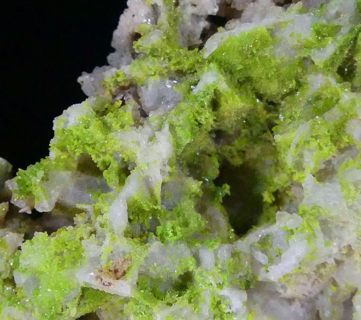 Pyromorphite On Quartz Psm Fluorite