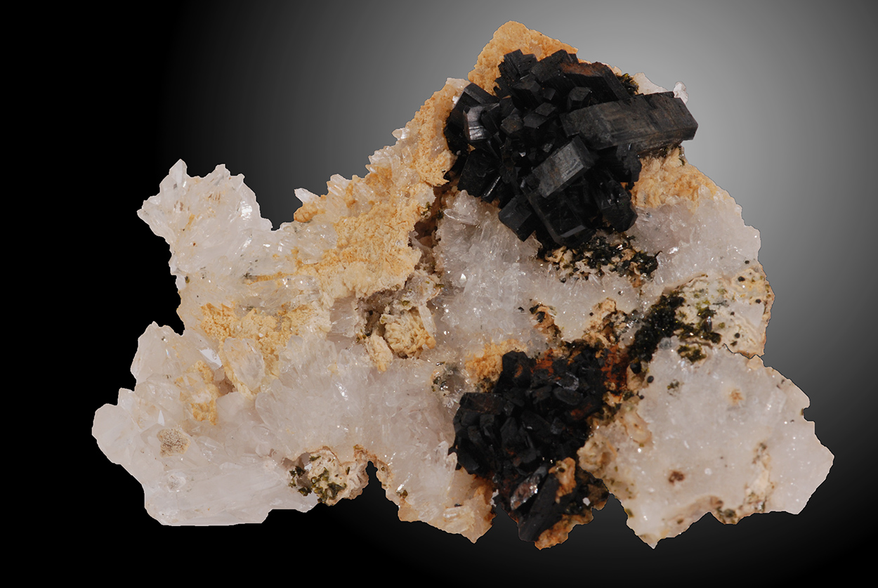 Babingtonite On Quartz