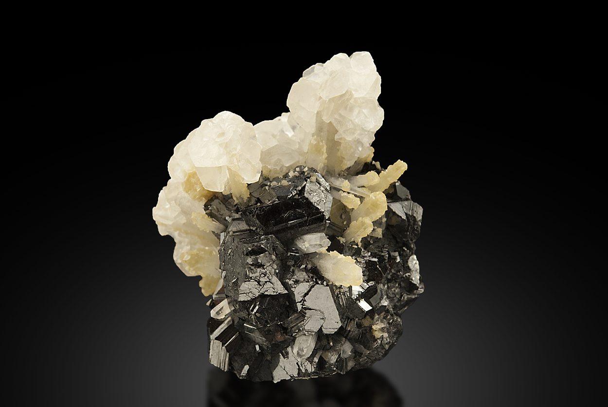 Sphalerite With Calcite & Quartz