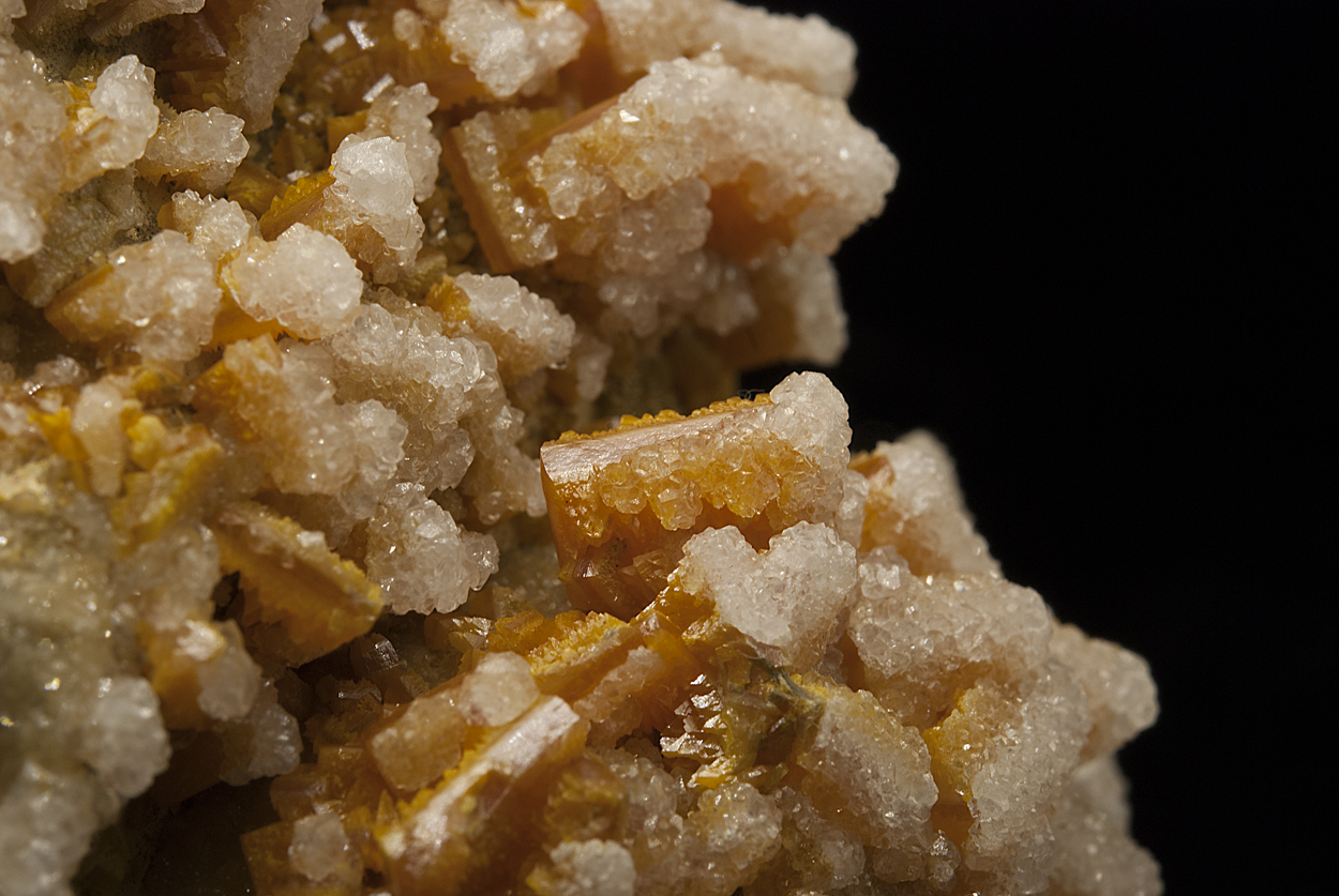 Wulfenite With Calcite