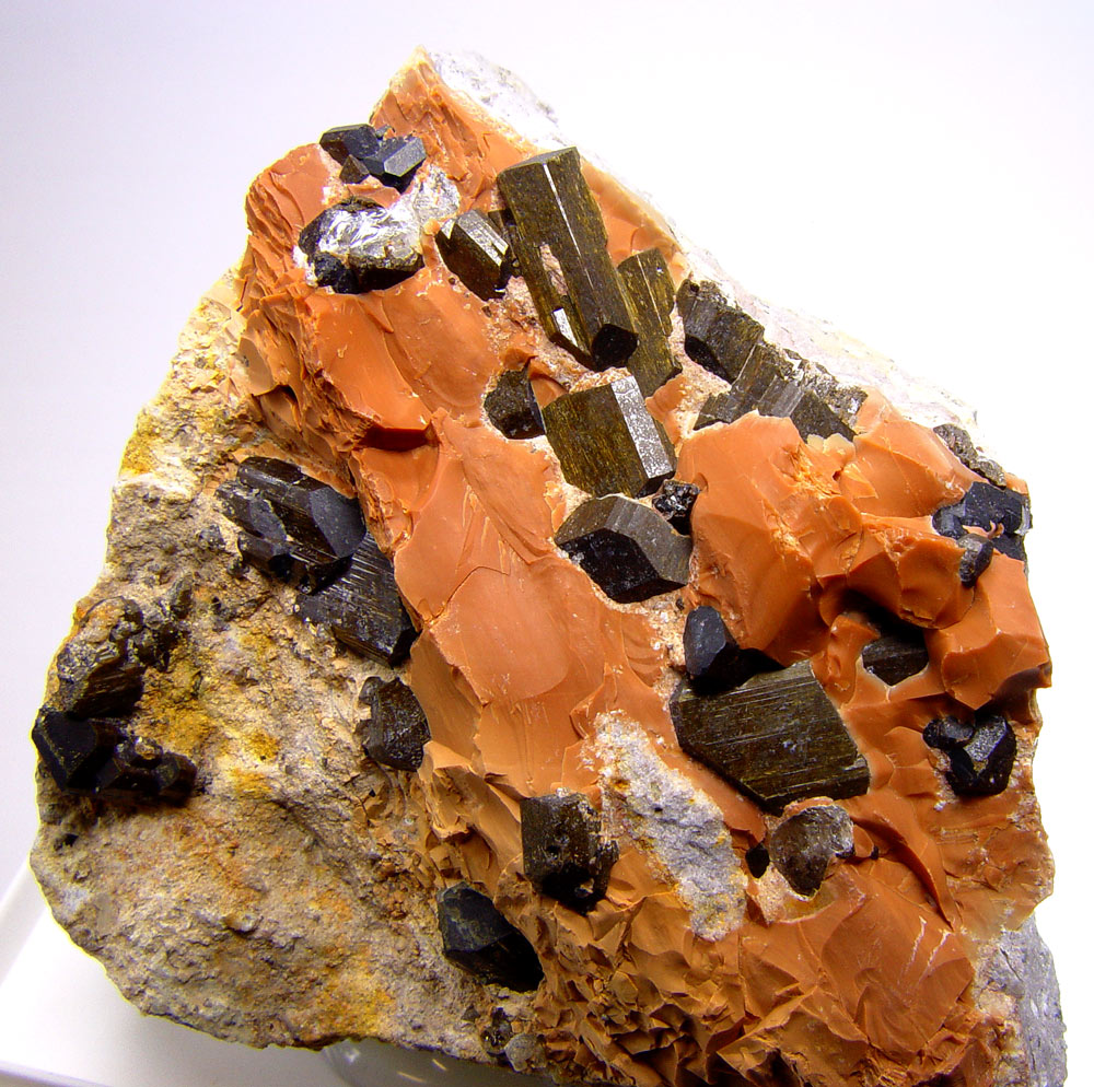 Fluor-buergerite