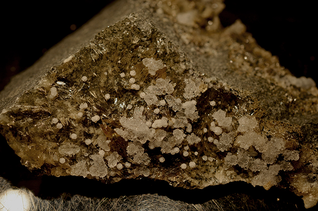 Phillipsite-K Chabazite & Calcite