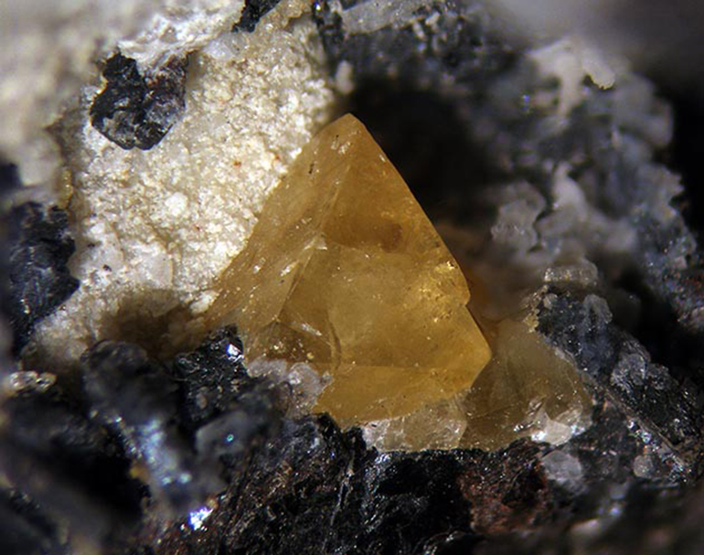 Scheelite & Hematite