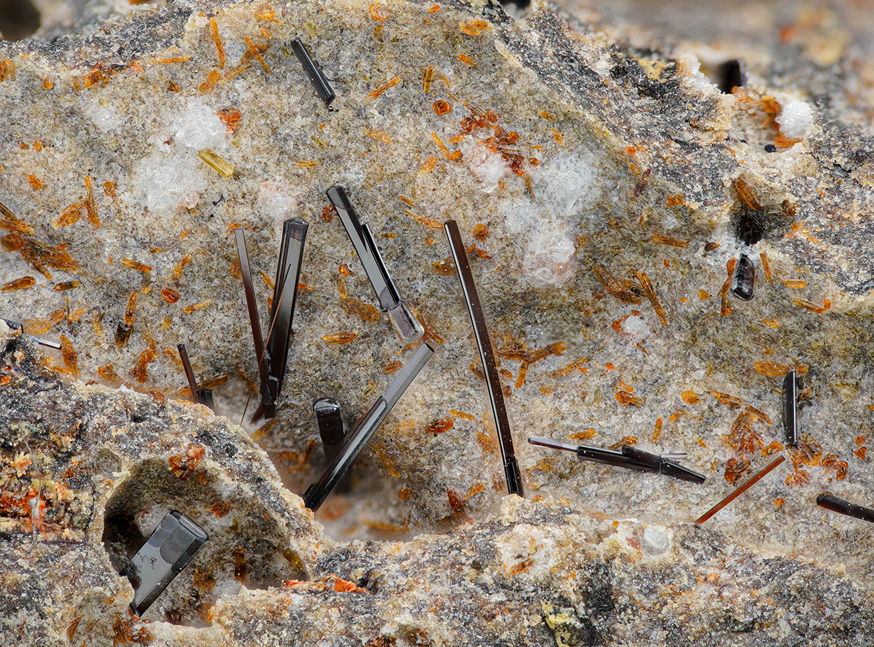 Edenite & Pseudobrookite