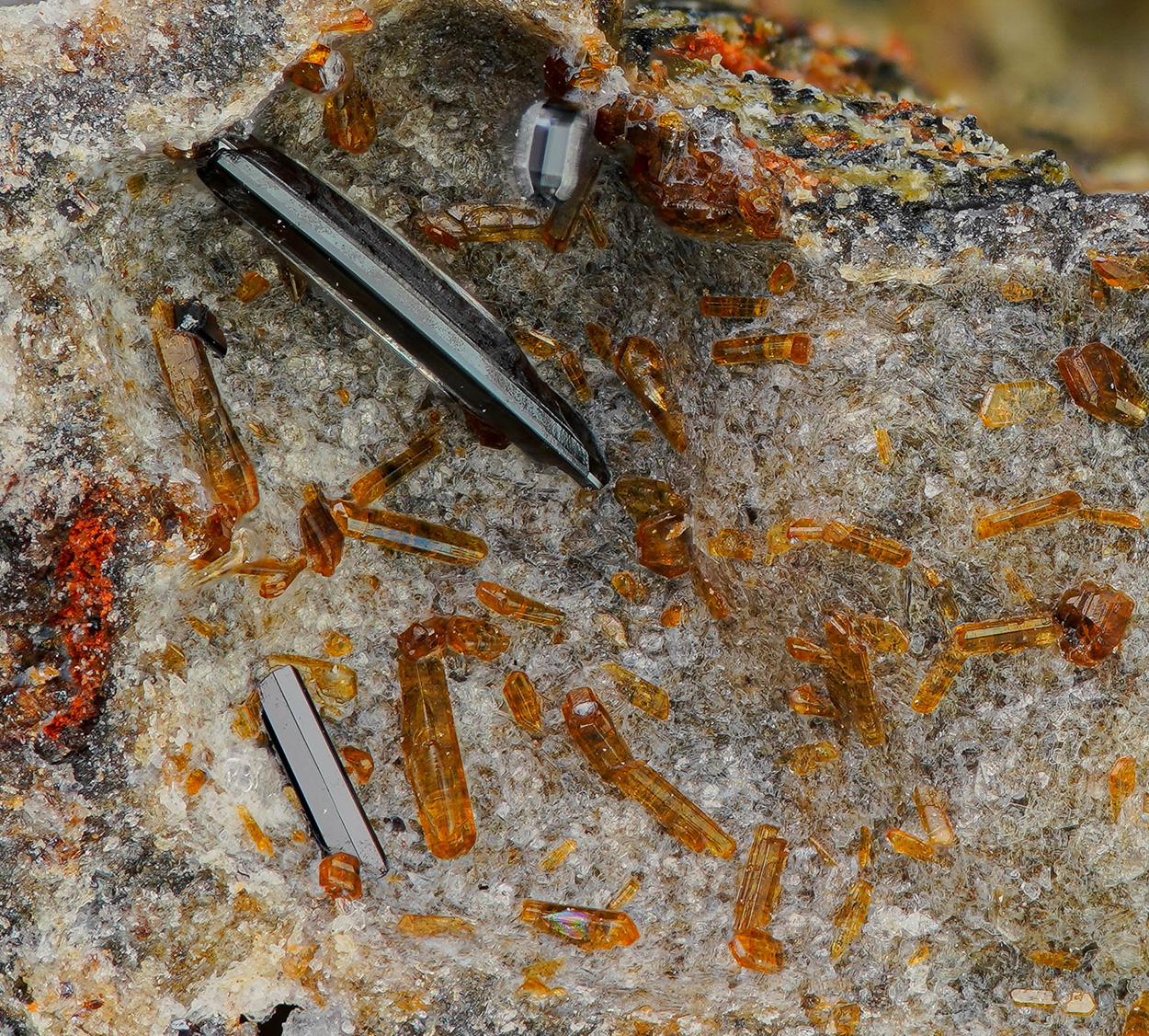 Edenite & Pseudobrookite