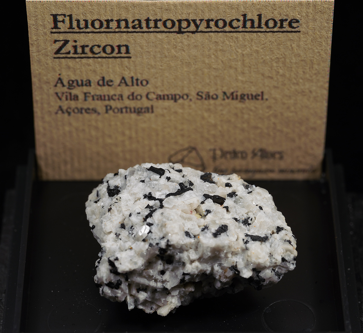 Zircon & Fluornatropyrochlore