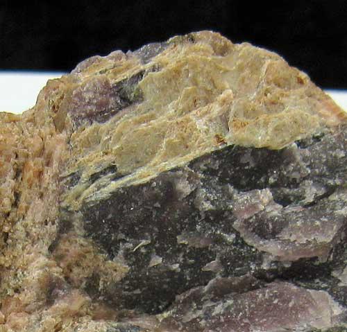 Vuonnemite With Sérandite In Ussingite