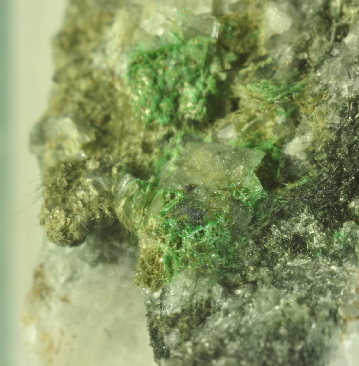 Actinolite & Adularia & Malachite