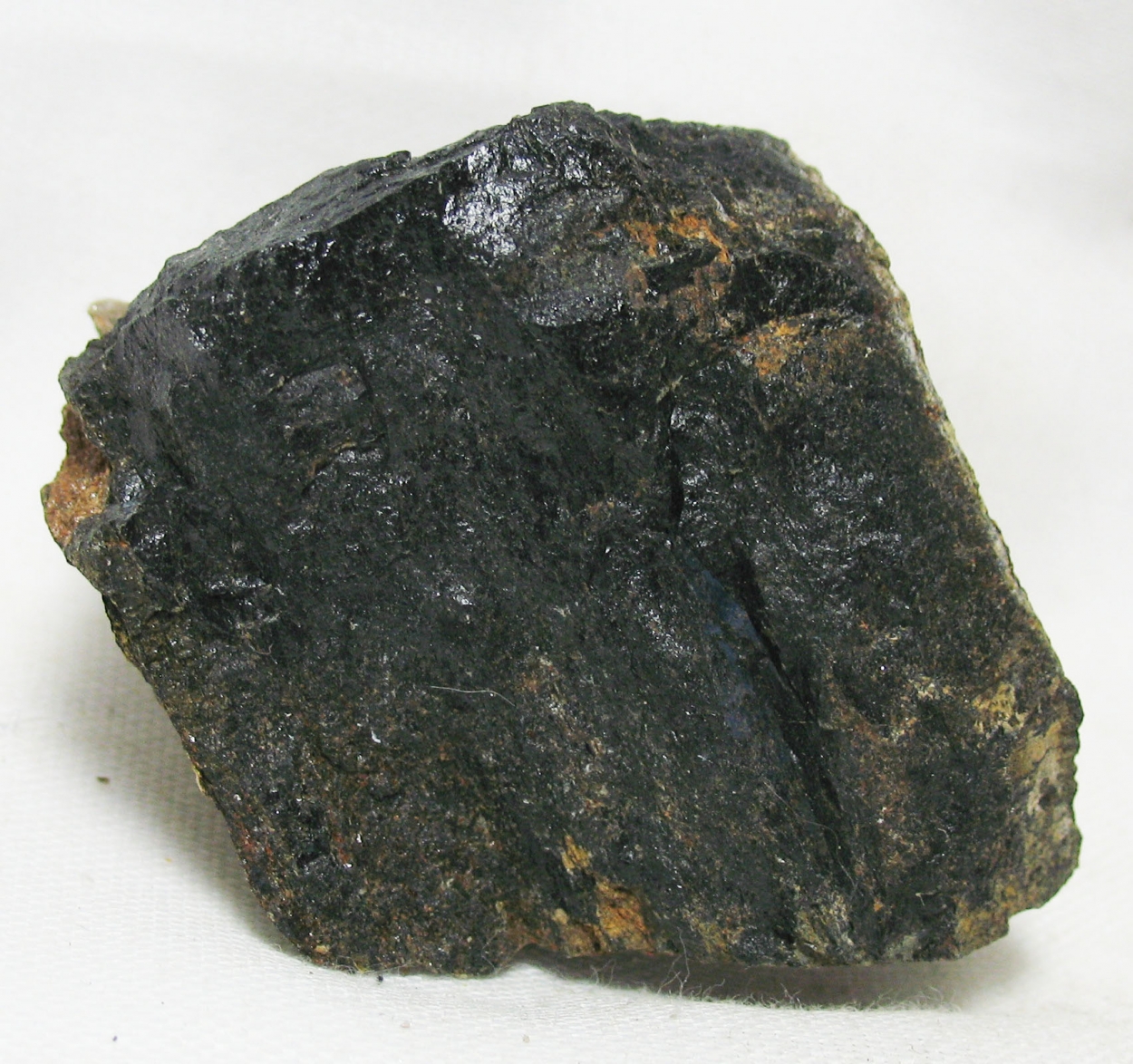 Allanite-(Y)