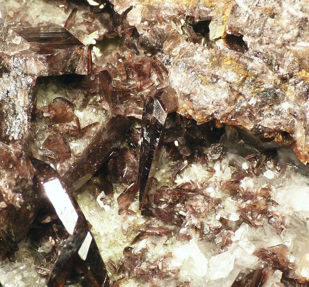 Axinite-(Fe)