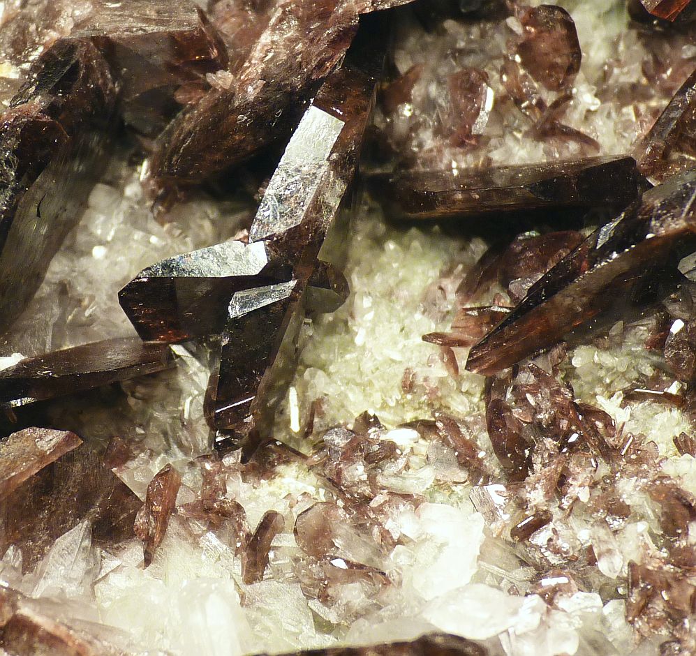 Axinite-(Fe)