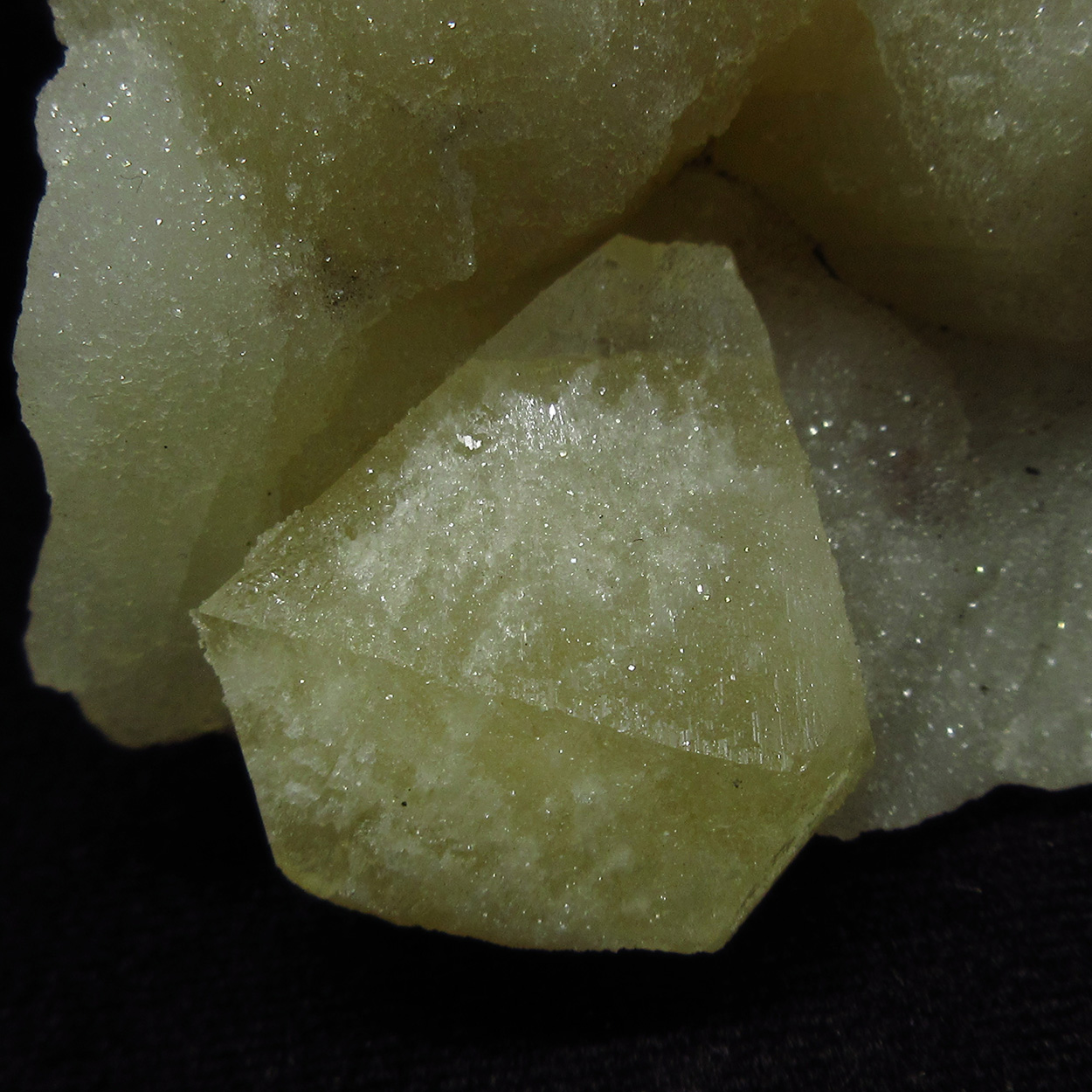 Powellite On Stilbite