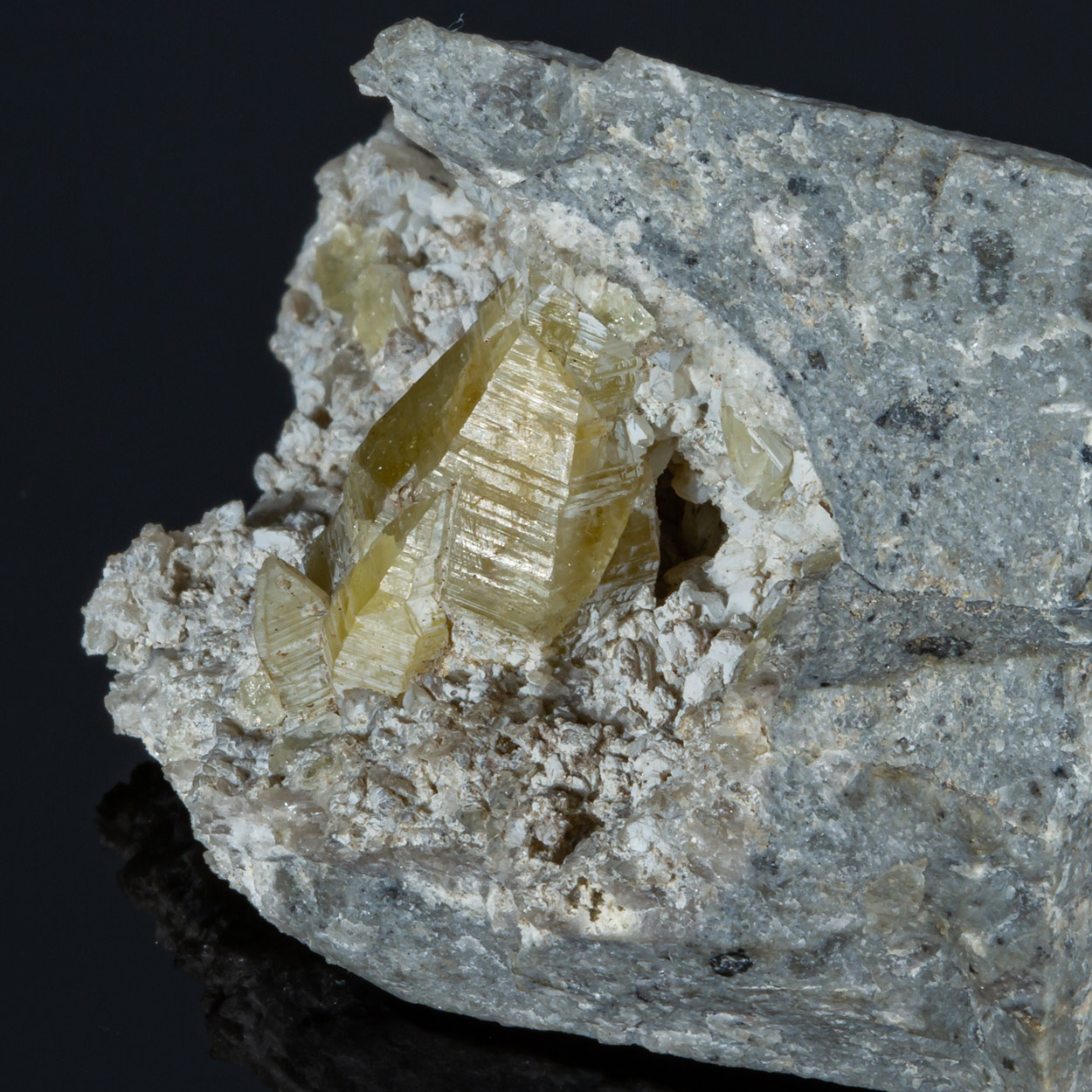 Weloganite