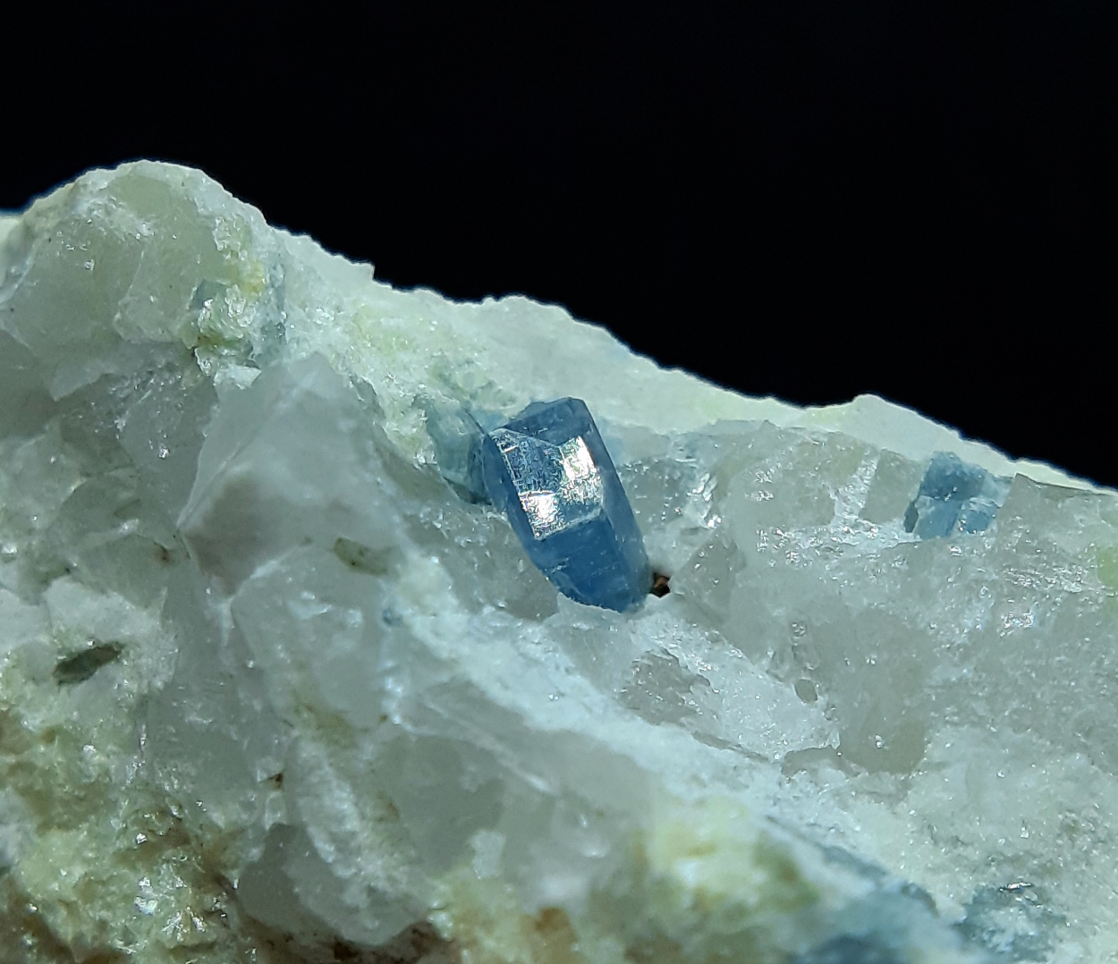 Fluorapatite Muscovite & Quartz