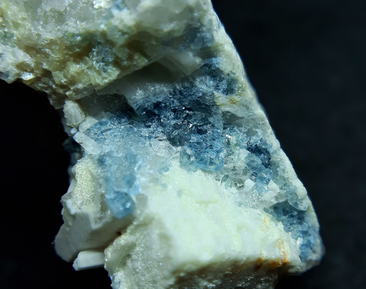 Fluorapatite Muscovite & Quartz