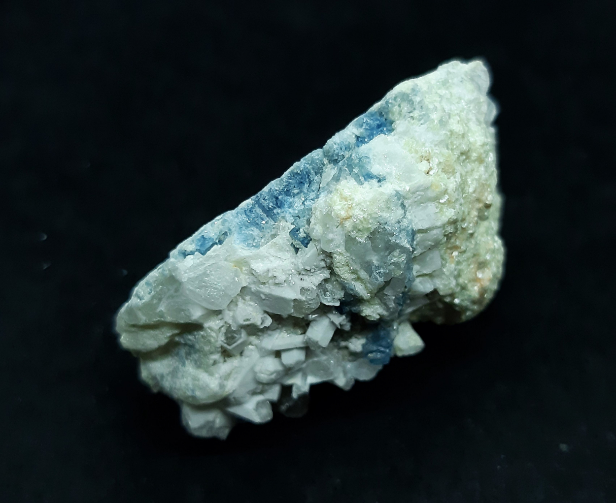 Fluorapatite Muscovite & Quartz