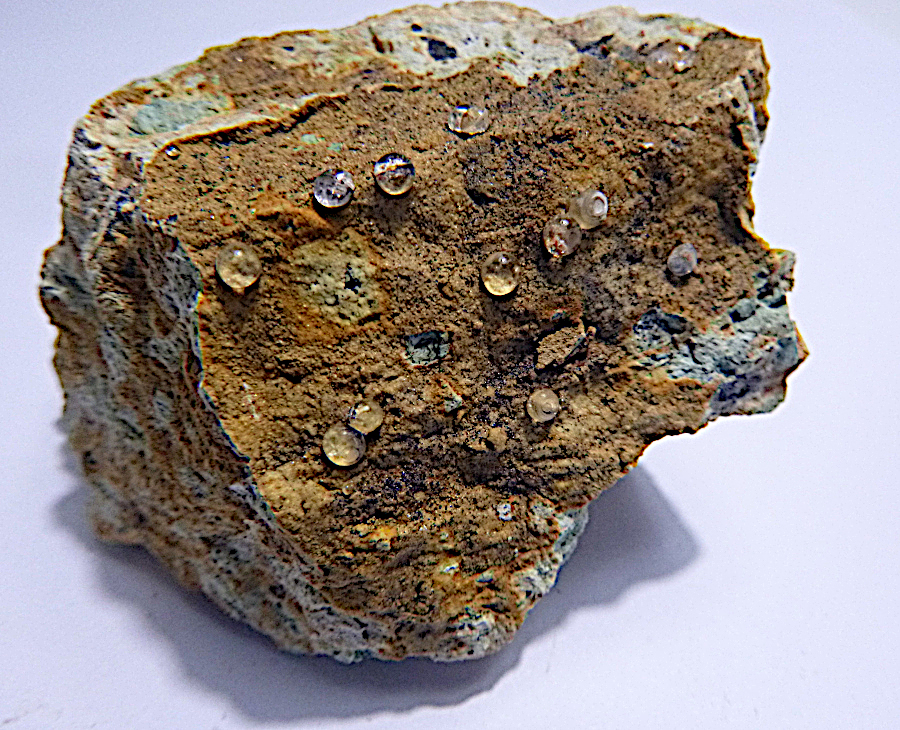 Melanophlogite