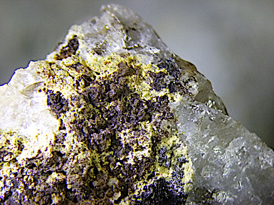 Baotite