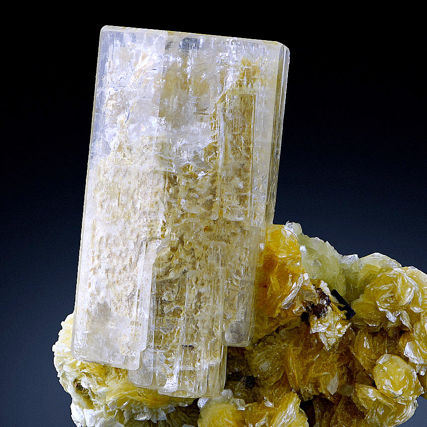 Beryl Var Goshenite On Muscovite With Fluorite