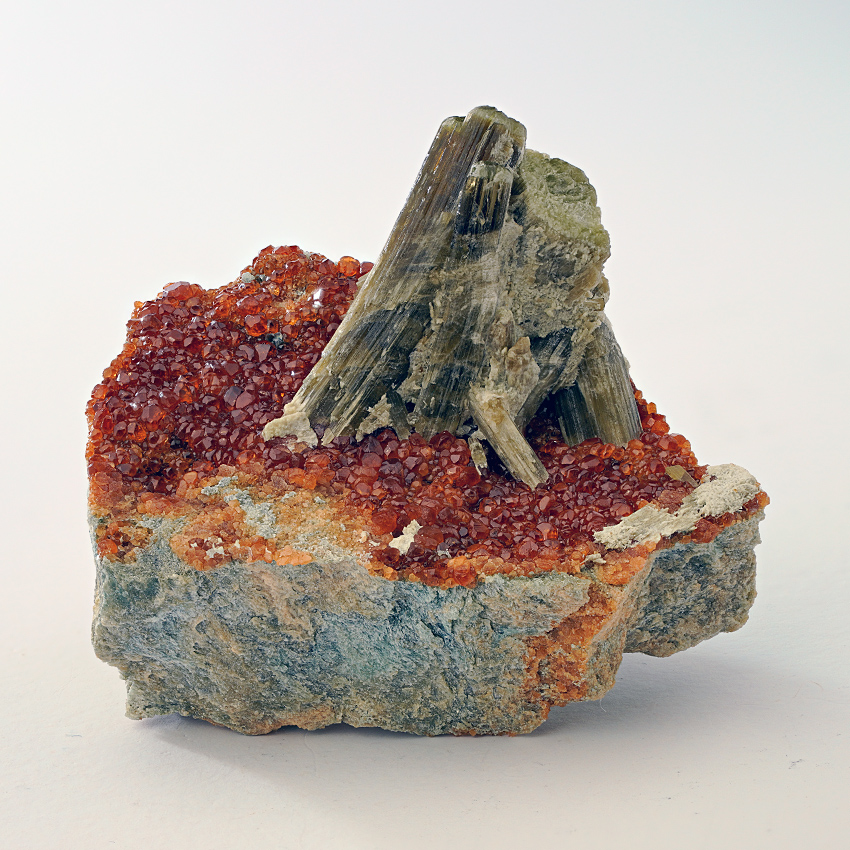Diopside On Grossular Var Hessonite