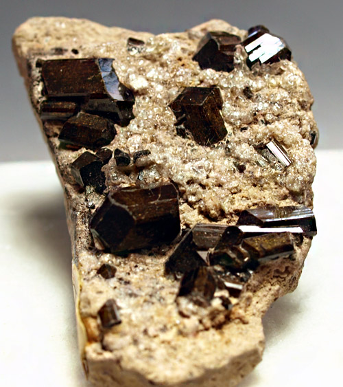 Fluor-buergerite