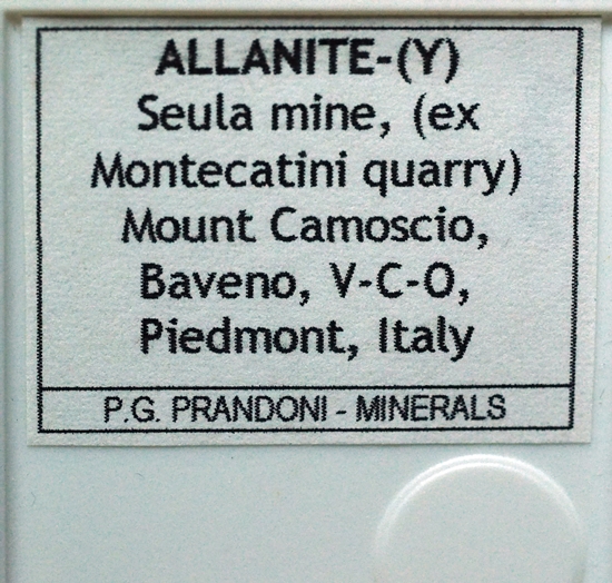 Allanite-(Y)