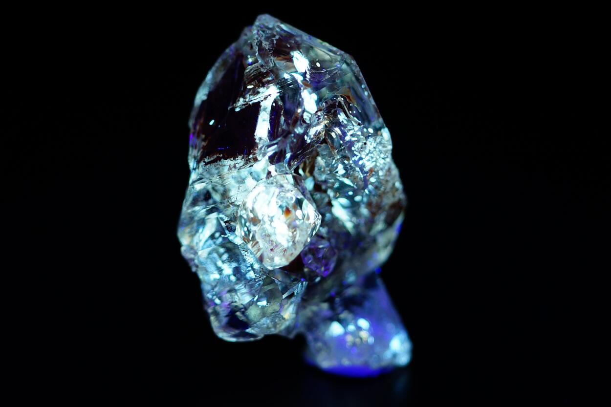 Quartz & Petroleum Inclusions