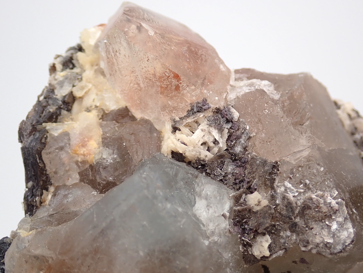 Topaz On Albite With Polylithionite