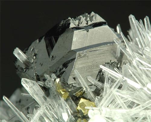 Sphalerite & Calcite & Chalcopyrite On Quartz