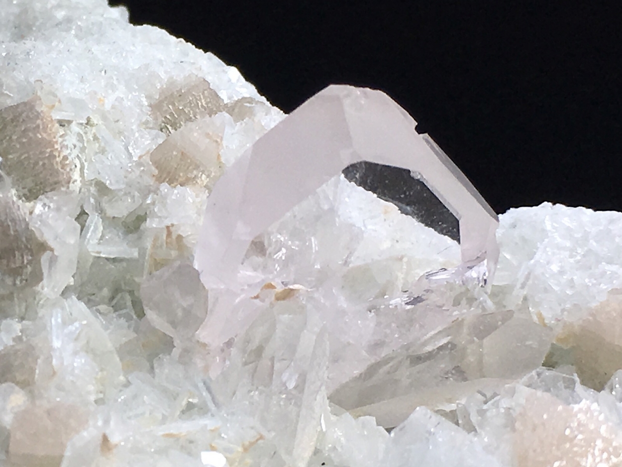 Morganite With Tantalite-(Mn) Mica & Cleavelandite