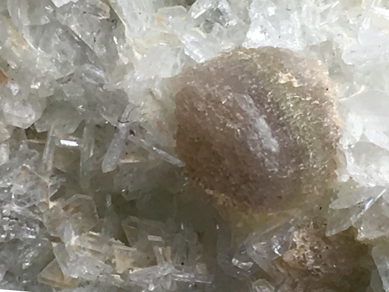 Morganite With Tantalite-(Mn) Mica & Cleavelandite