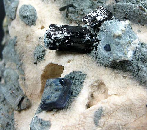 Benitoite Bario-orthojoaquinite & Neptunite