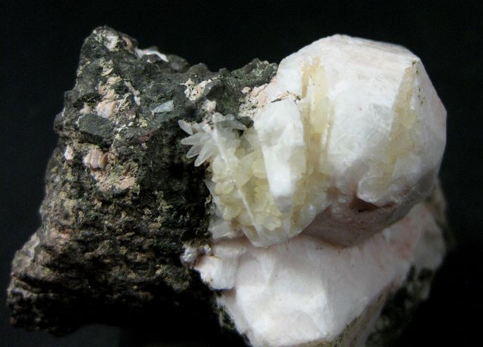 Analcime With Calcite