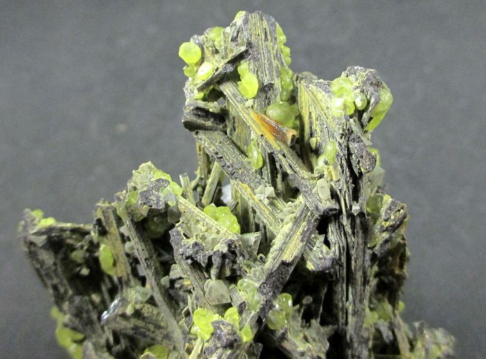 Stibnite Native Sulphur Sénarmontite & Stibiconite