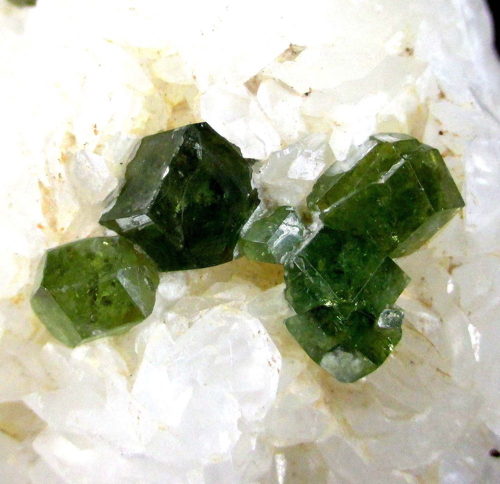 Demantoid & Calcite