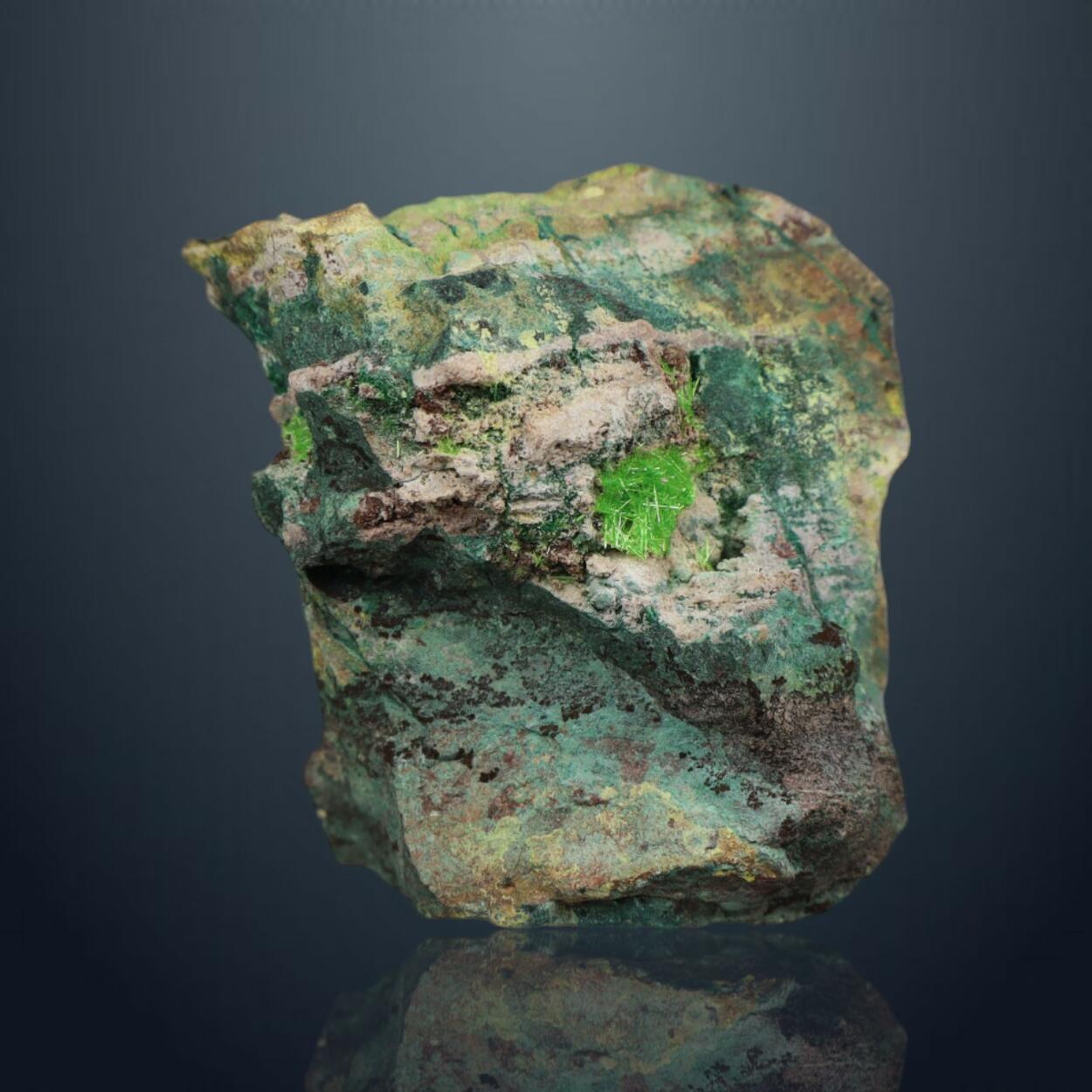 Cuprosklodowskite Malachite & Uranophane
