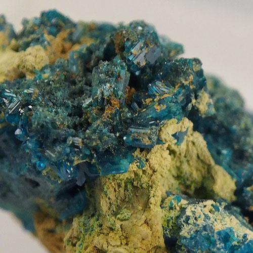 Caledonite