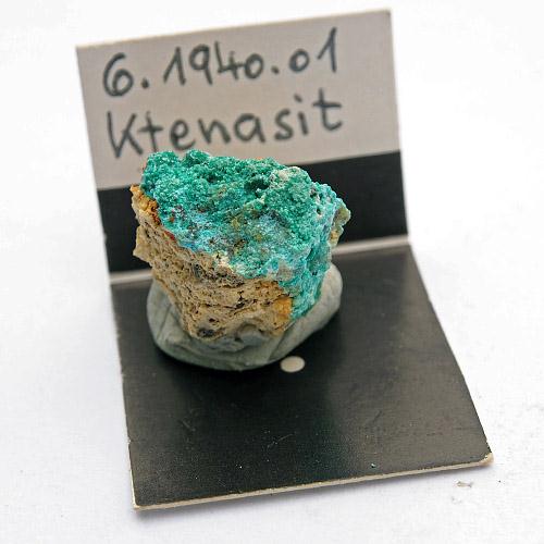 Ktenasite