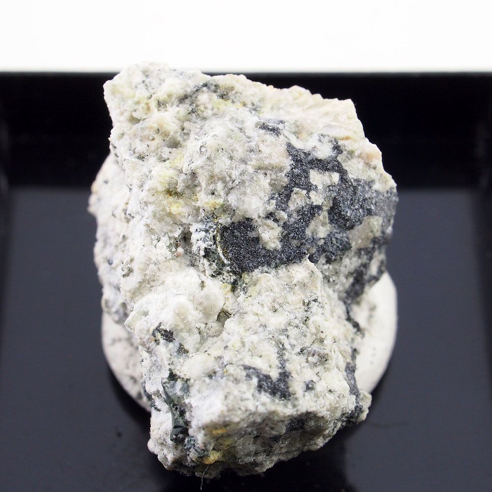 Sphaerobertrandite