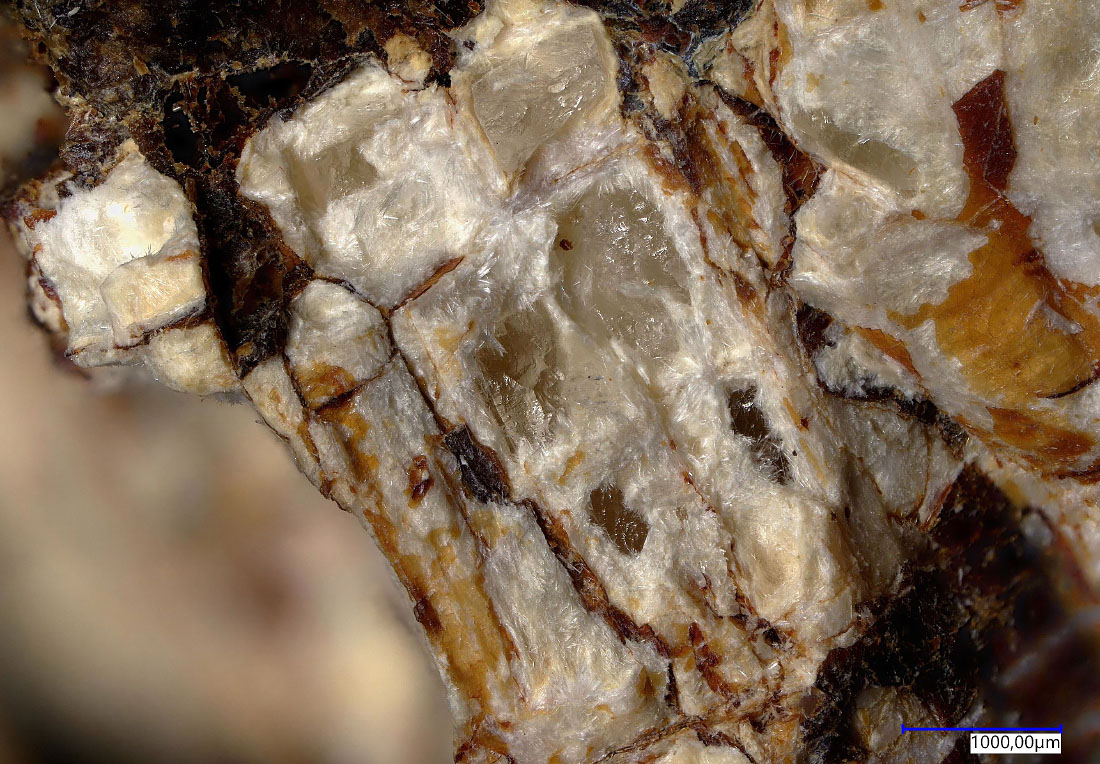 Ushkovite & Beryllonite