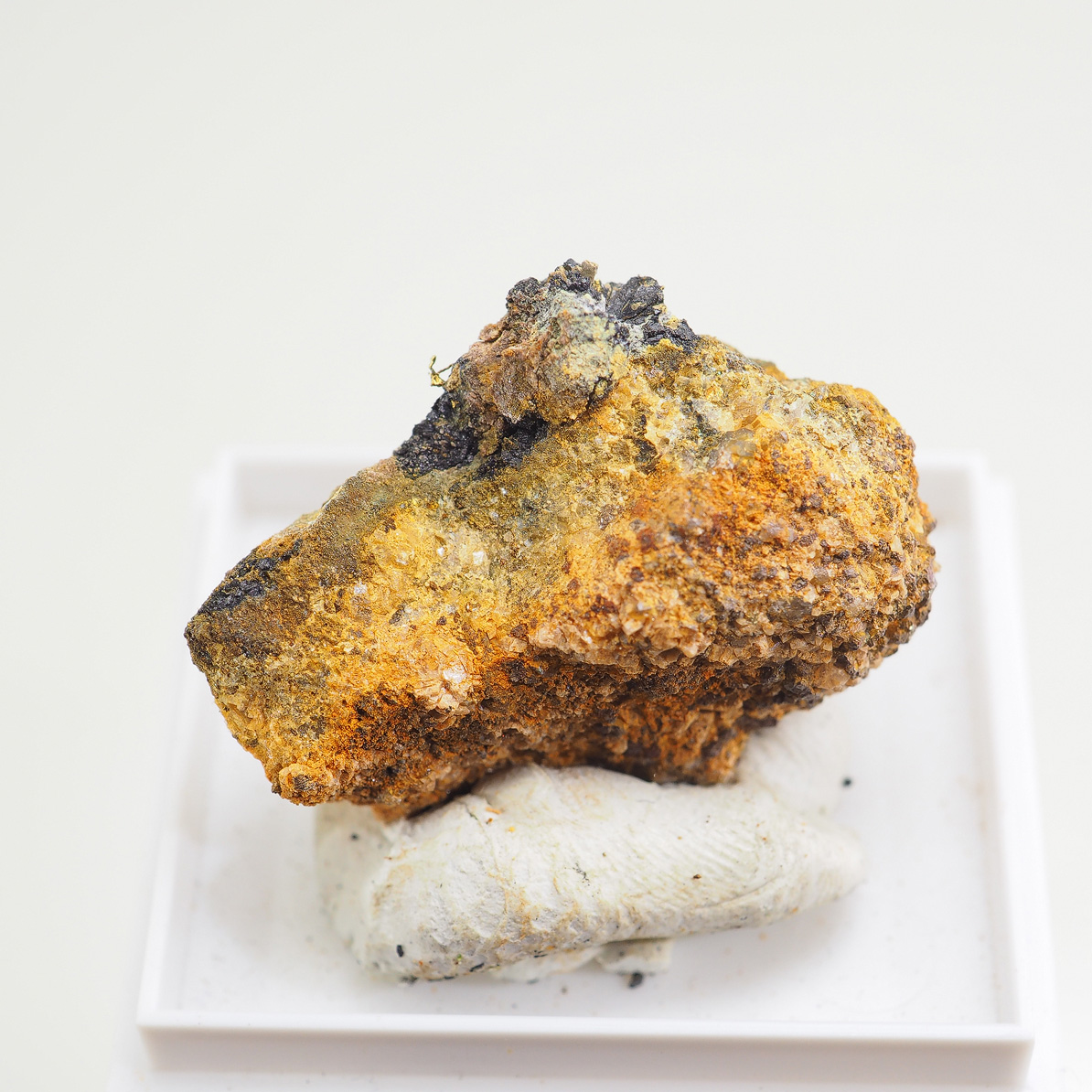 Native Gold & Uraninite