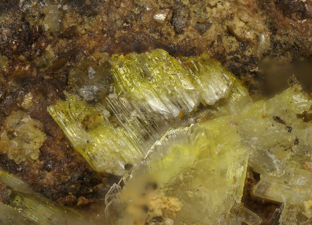 Chukhrovite-(Y) & Joliotite